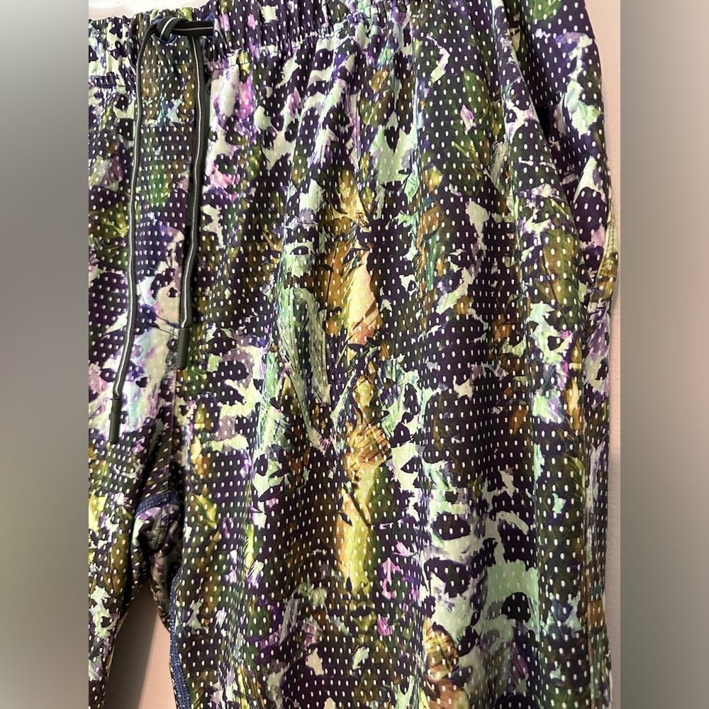 Lululemon Jet Crop *Luxtreme Floral Sport White Multi Pants Women’s 10 - Picture 7 of 11